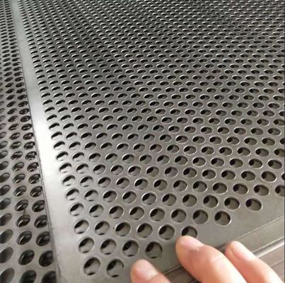 ASTM AISIのステンレス鋼の打つ版0.3mm SUS304Lは円形の穴を冷間圧延した