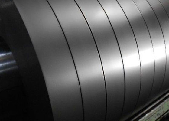 ASTM 65Mn Q195の炭素鋼は4mのつや出しコイル鋼鉄300mmを巻く